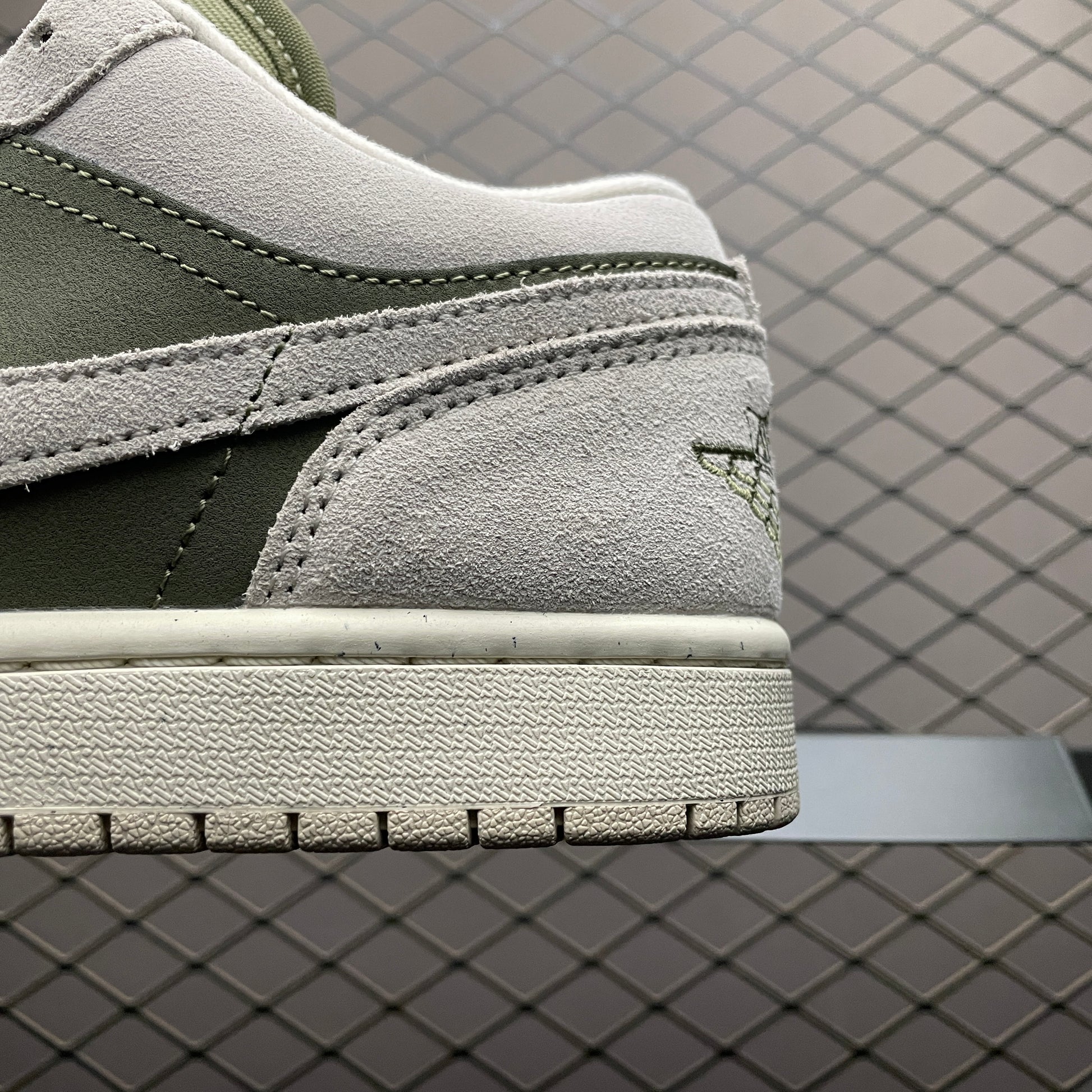 Nike Air Jordan 1 Low SE "Medium Olive"