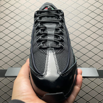 UNDEFEATED × Nike Air Max 95 SP "Black"