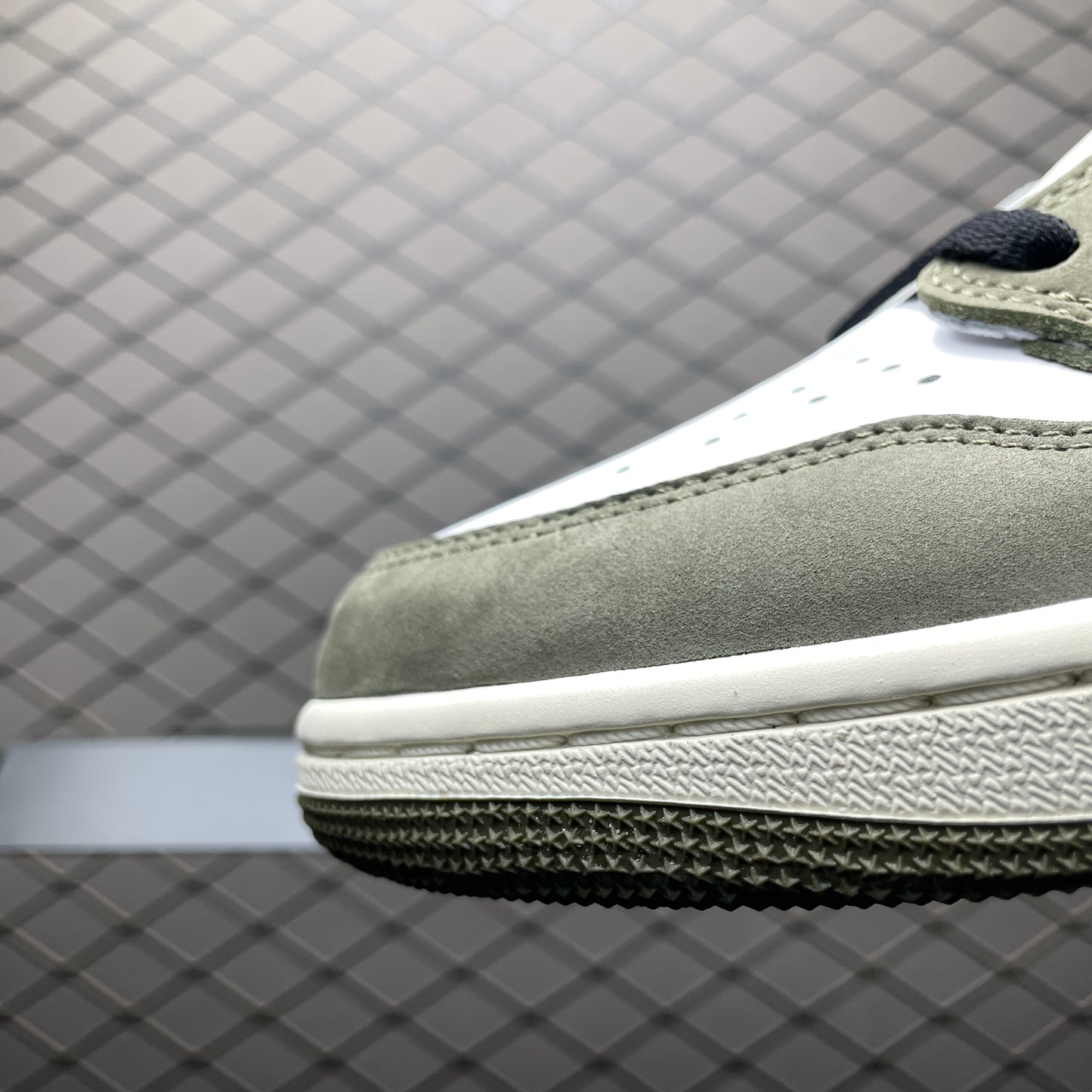 Nike Air Jordan 1 Retro Low OG "Medium Olive"