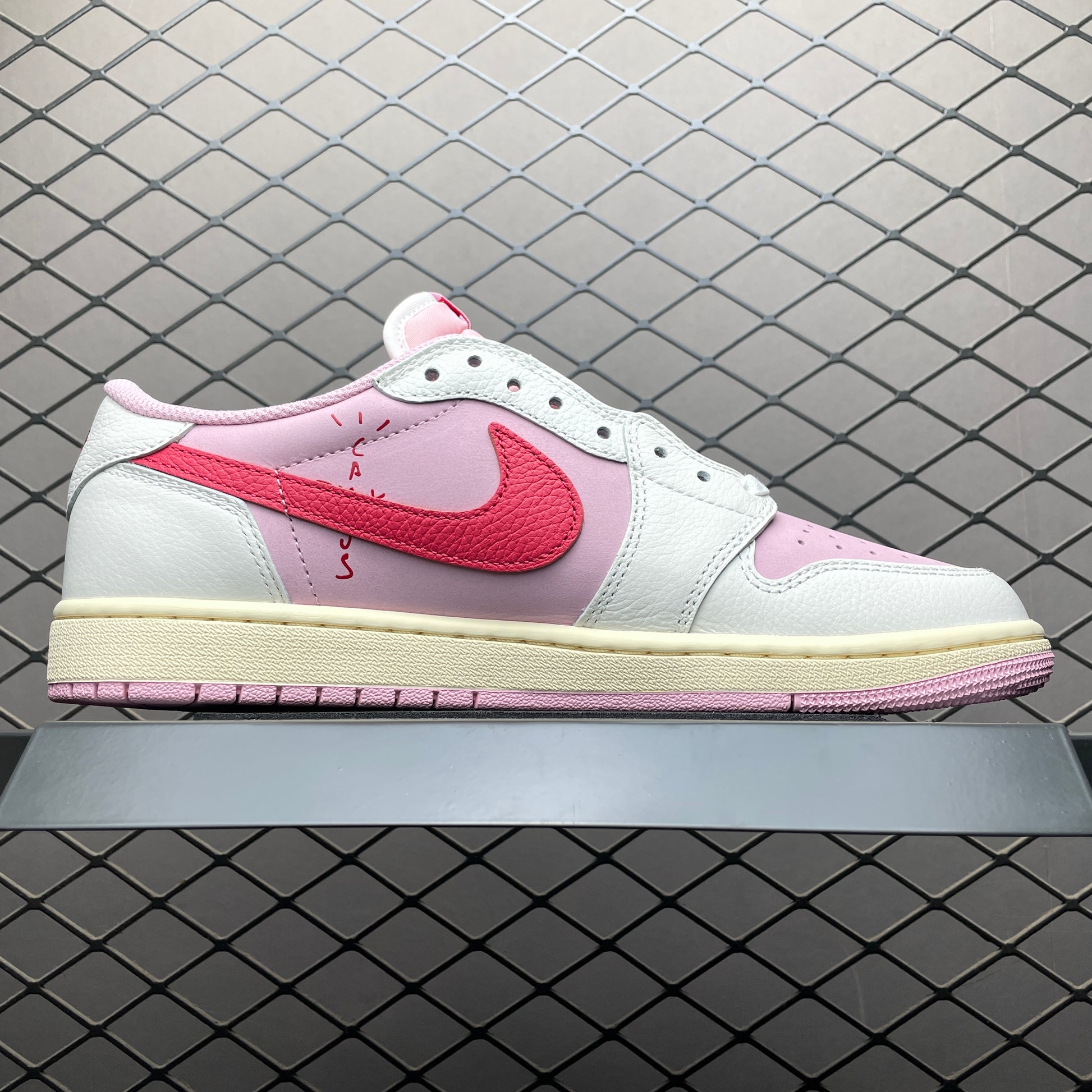 Travis Scott × Nike Air Jordan 1 Low OG "Sail/Tropical Pink"
