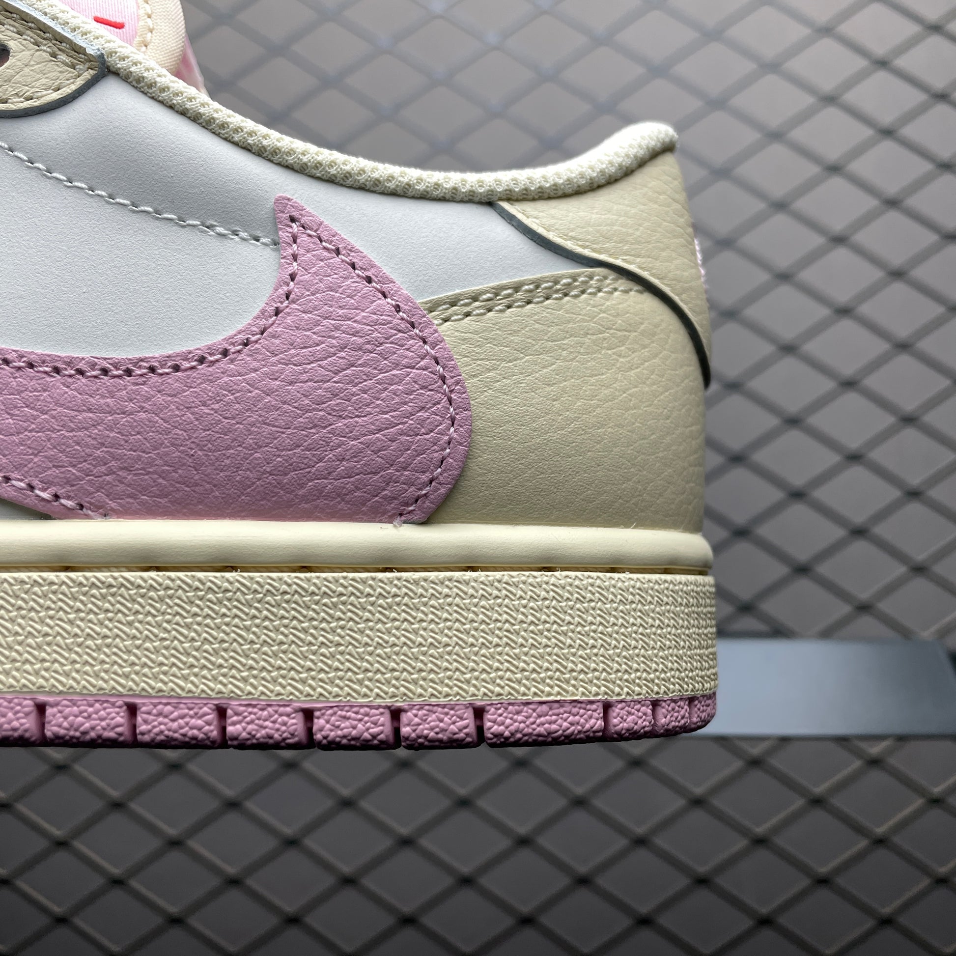 Travis Scott × Nike Air Jordan 1 Low OG "Muslin/Shy Pink"