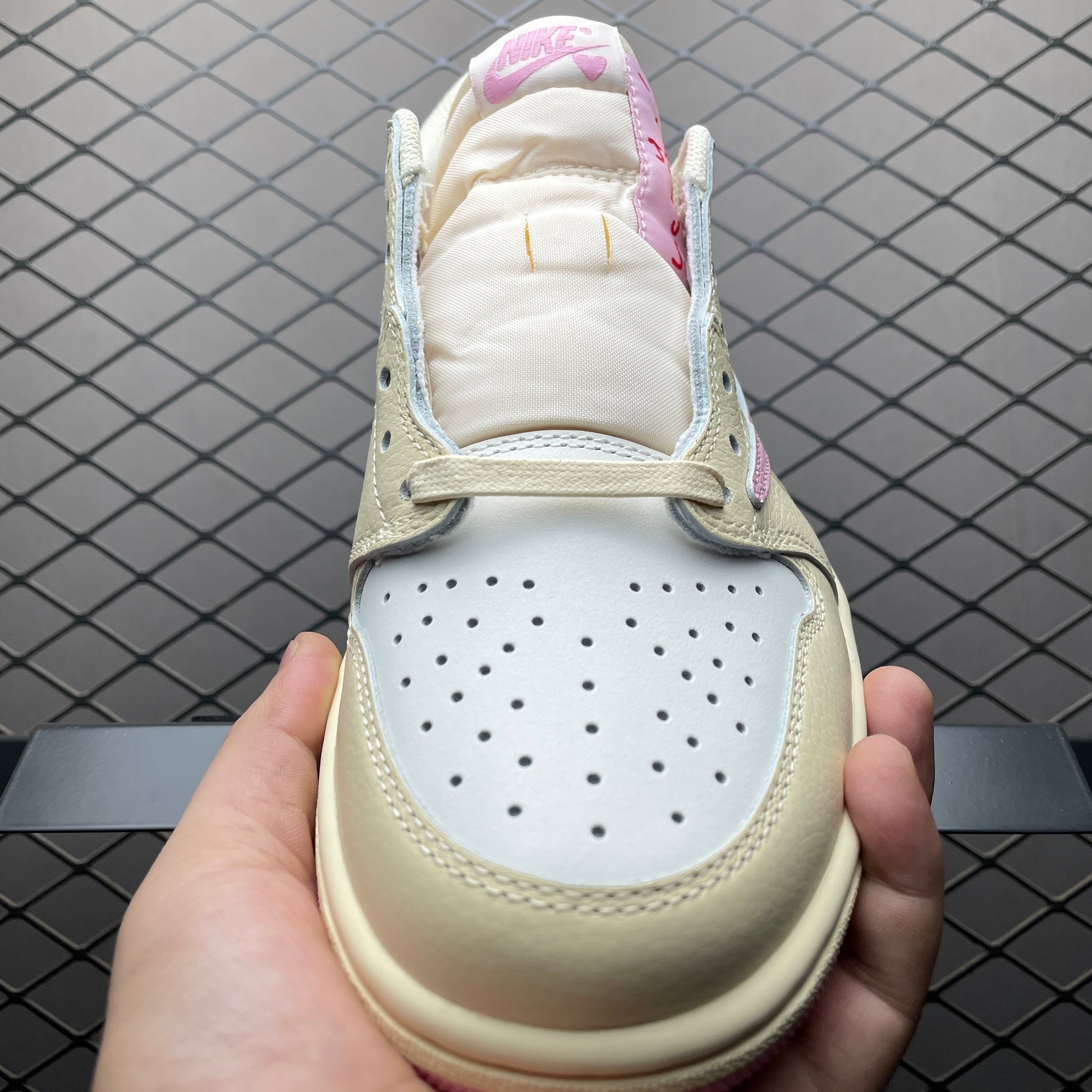 Travis Scott × Nike Air Jordan 1 Low OG "Muslin/Shy Pink"