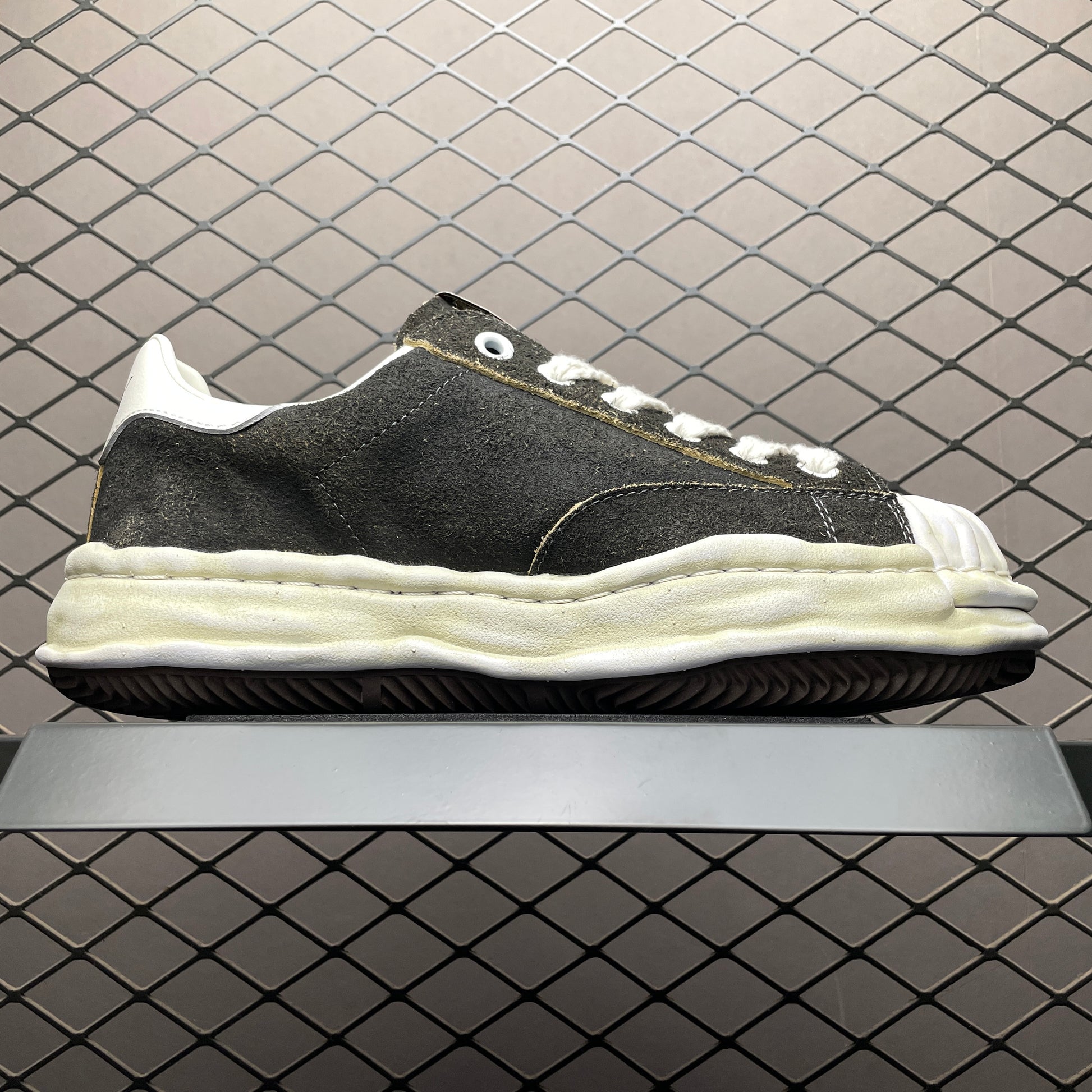Maison MIHARA YASUHIRO BLAKEY OG Sole Vintage Suede Low-top Sneaker