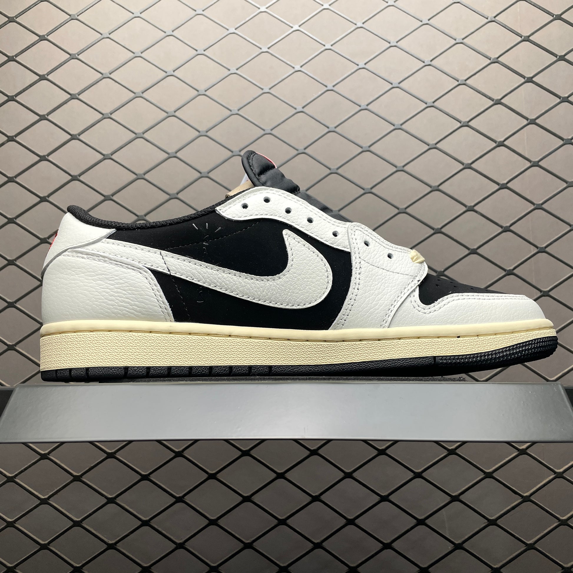 Travis Scott × Nike Air Jordan 1 Low OG "Sail/Tropical Pink"