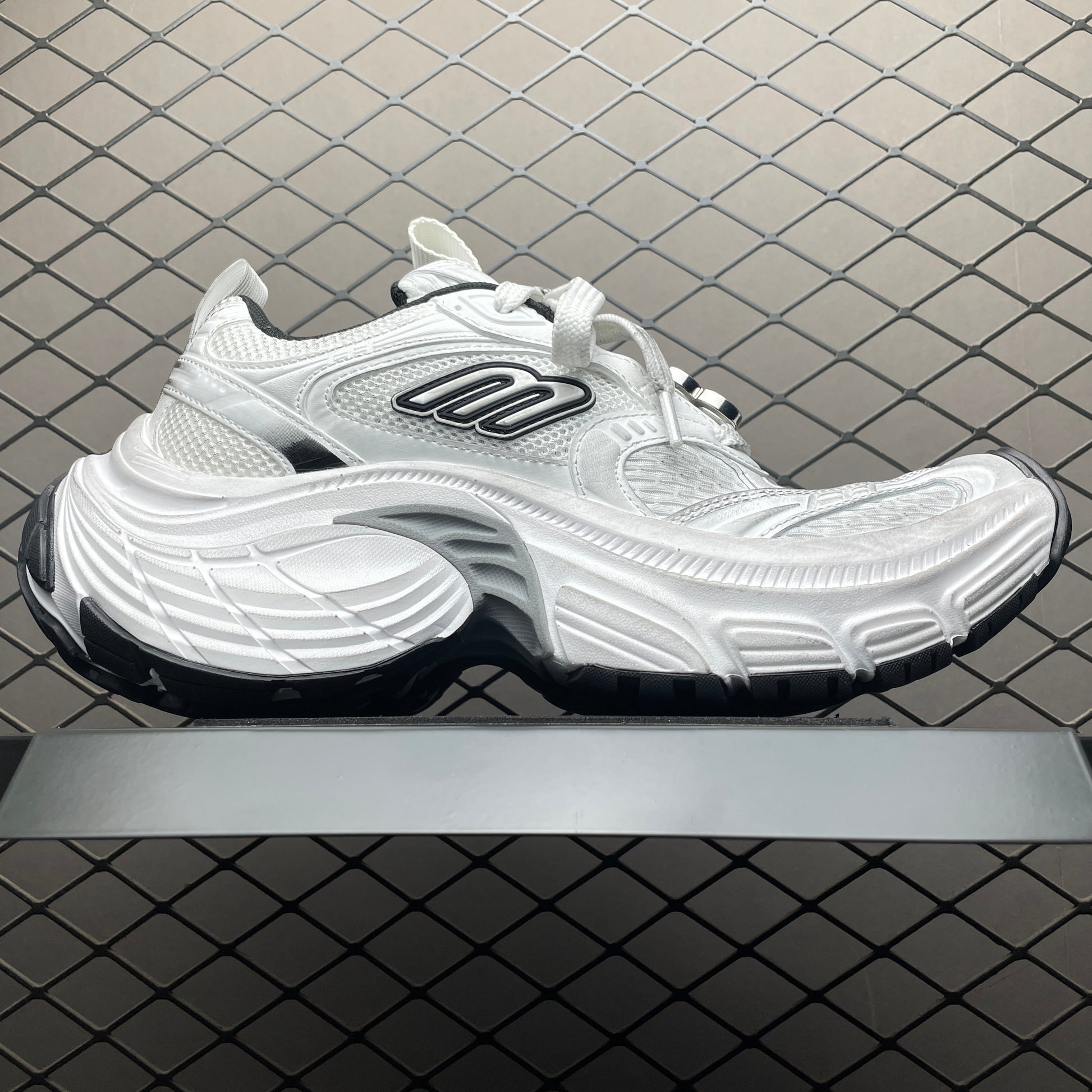Balenciaga Men's 6xl Hardware Sneaker in White/black