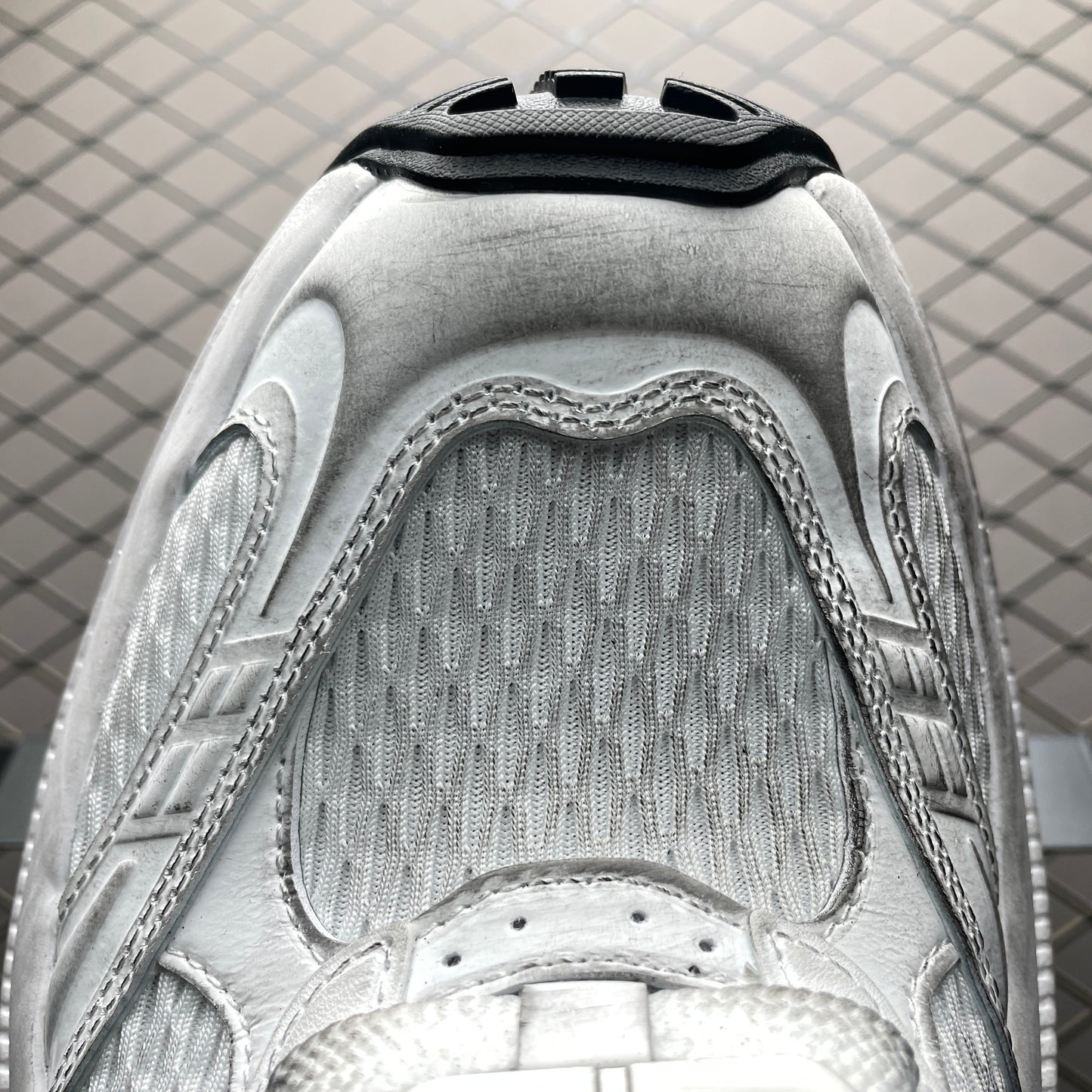 Balenciaga Men's 6xl Hardware Sneaker in White/black