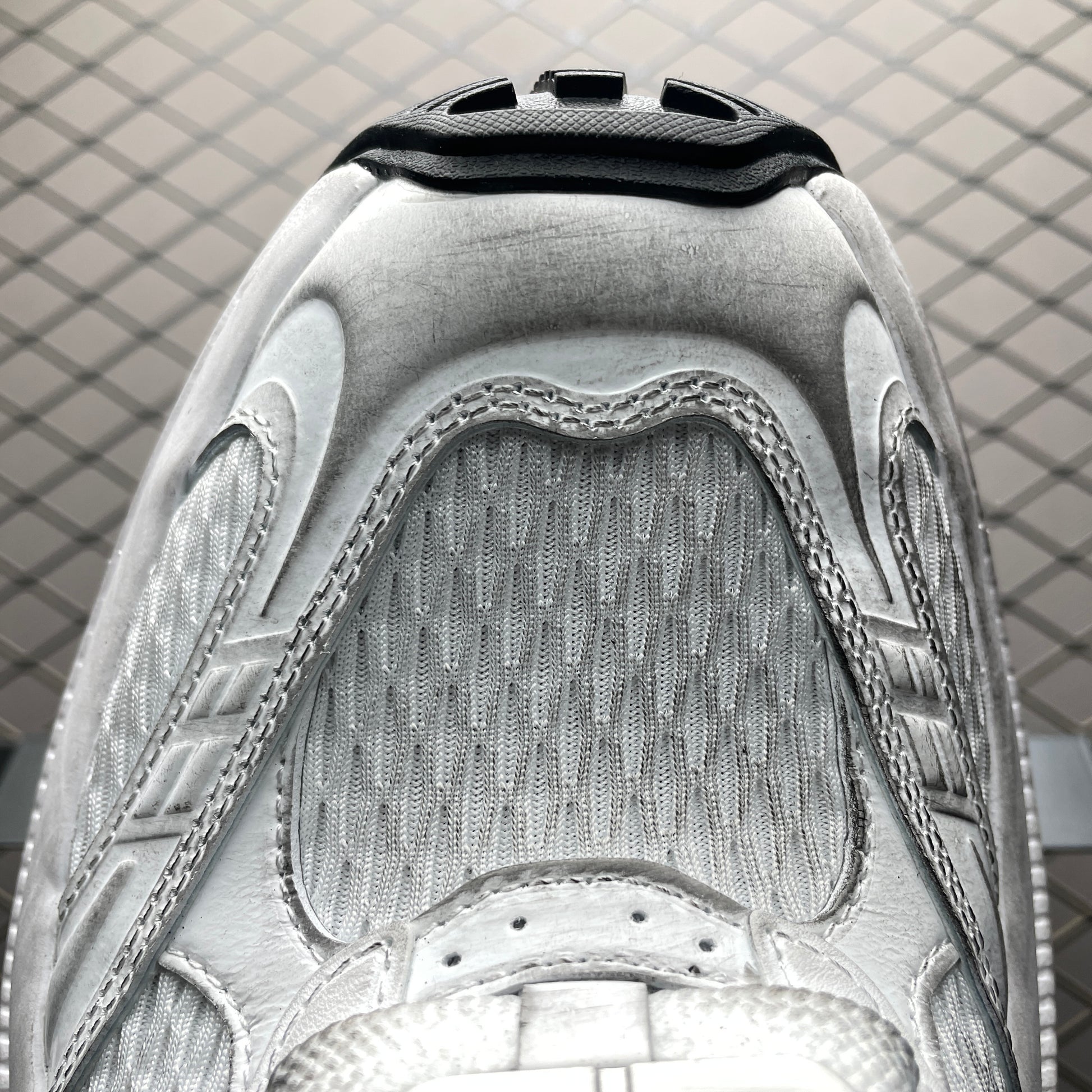 Balenciaga Men's 6xl Hardware Sneaker in White/black