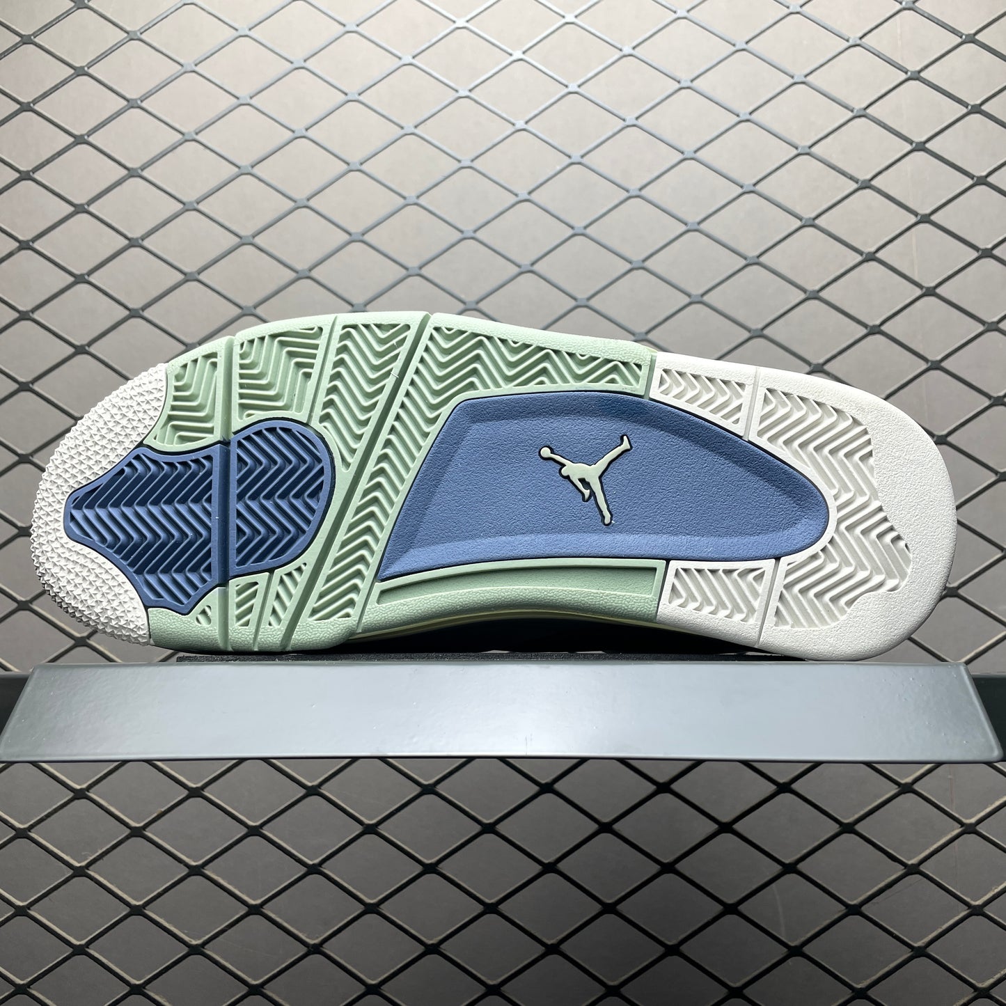 Nike Air Jordan 4 SE "Somos Eternos/Soft Pearl"