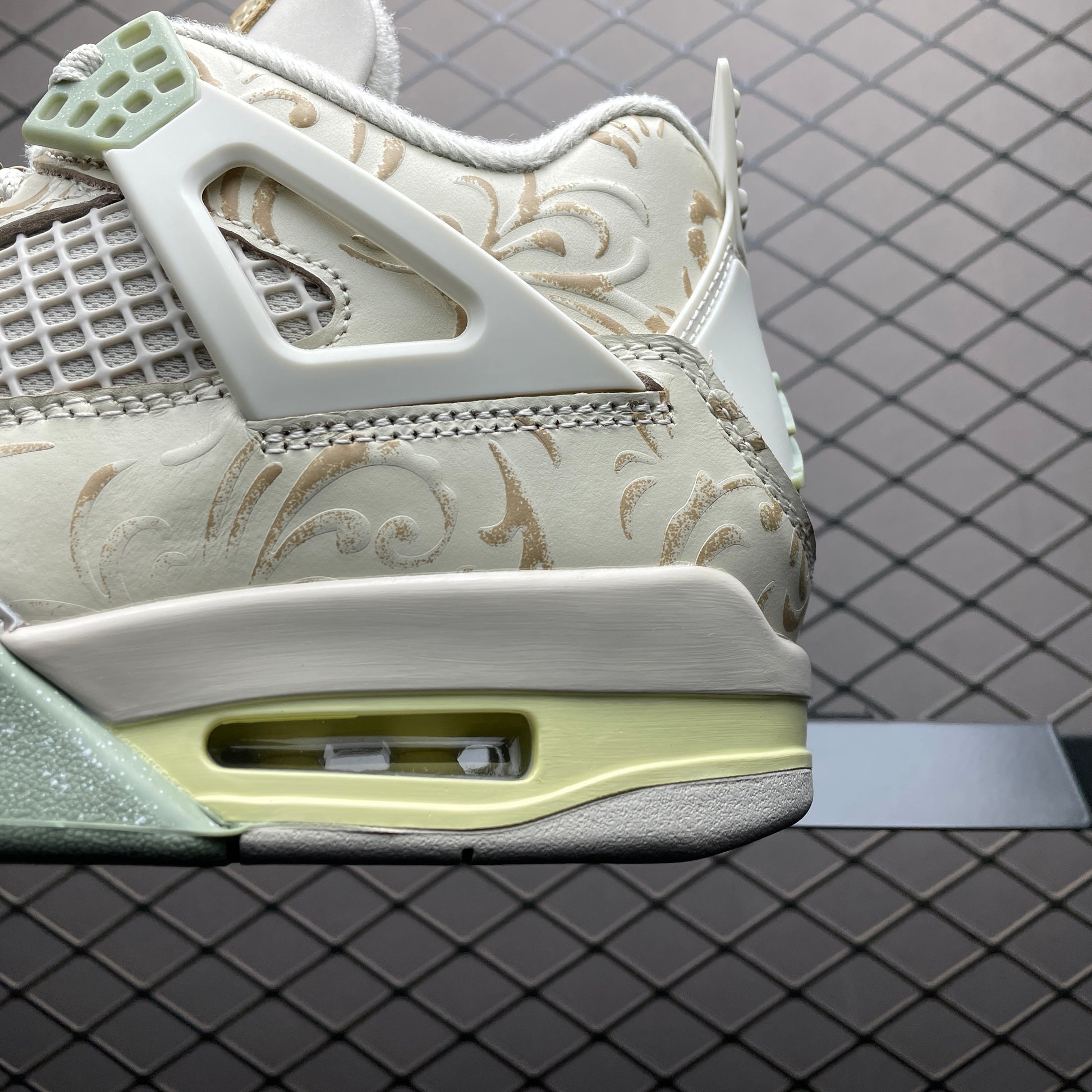Nike Air Jordan 4 SE "Somos Eternos/Soft Pearl"