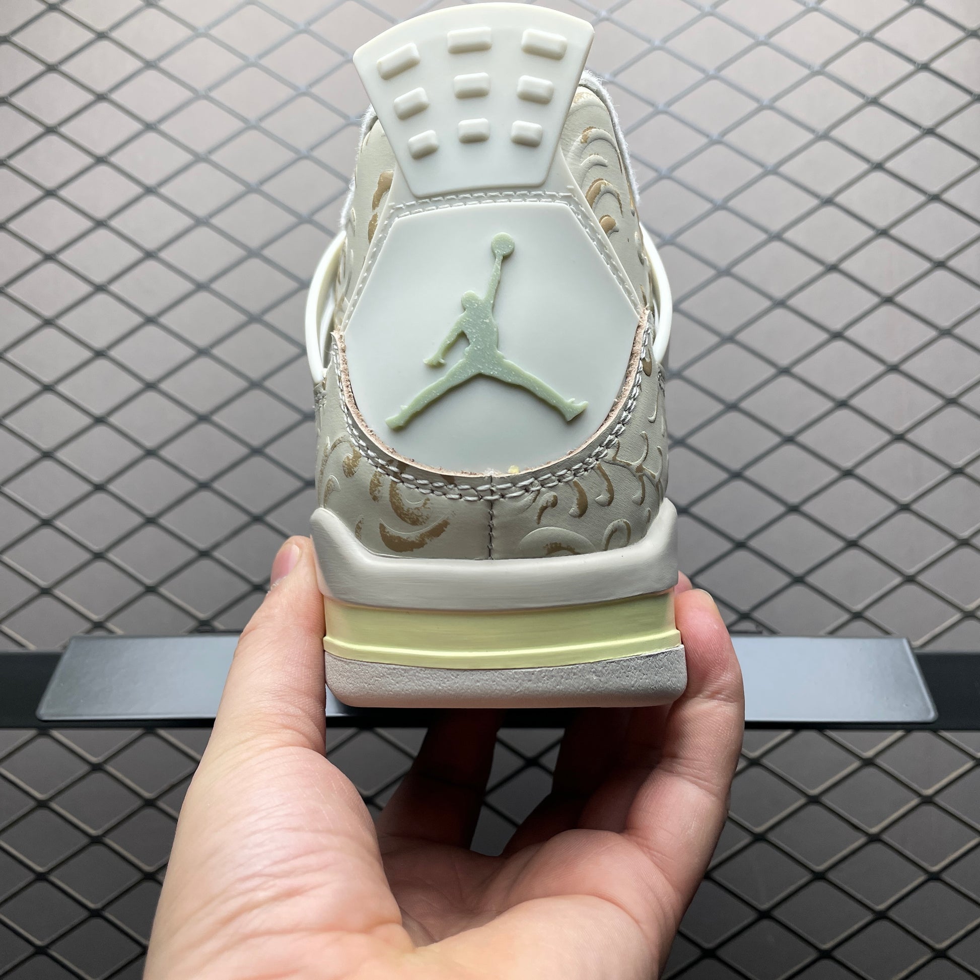 Nike Air Jordan 4 SE "Somos Eternos/Soft Pearl"