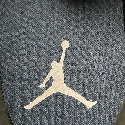 Nike Air Jordan 1 Mid "Squadron Blue"
