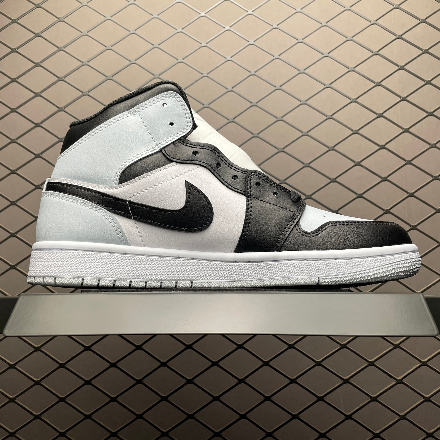 Nike Air Jordan 1 Mid "Squadron Blue"
