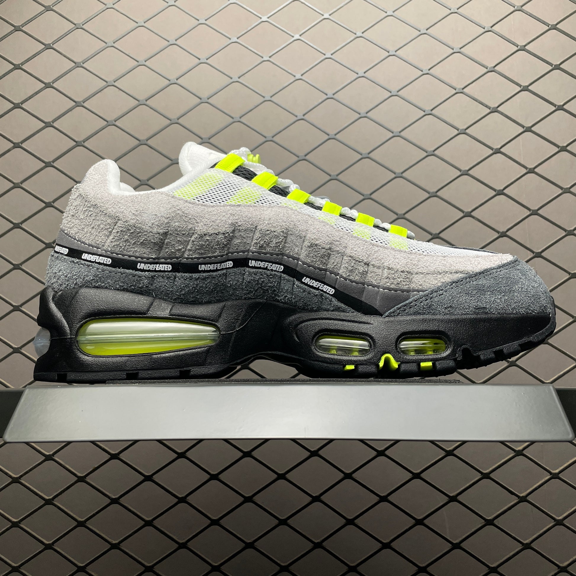UNDEFEATED × Nike Air Max 95 SP "Neon"