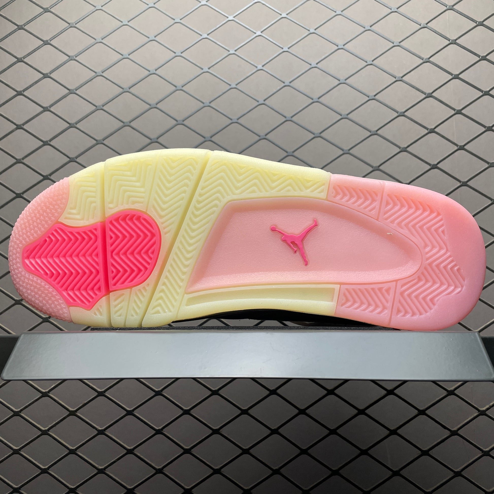 Nike Women's Air Jordan 4 Retro "Pearl Pink/Iced Carmine"