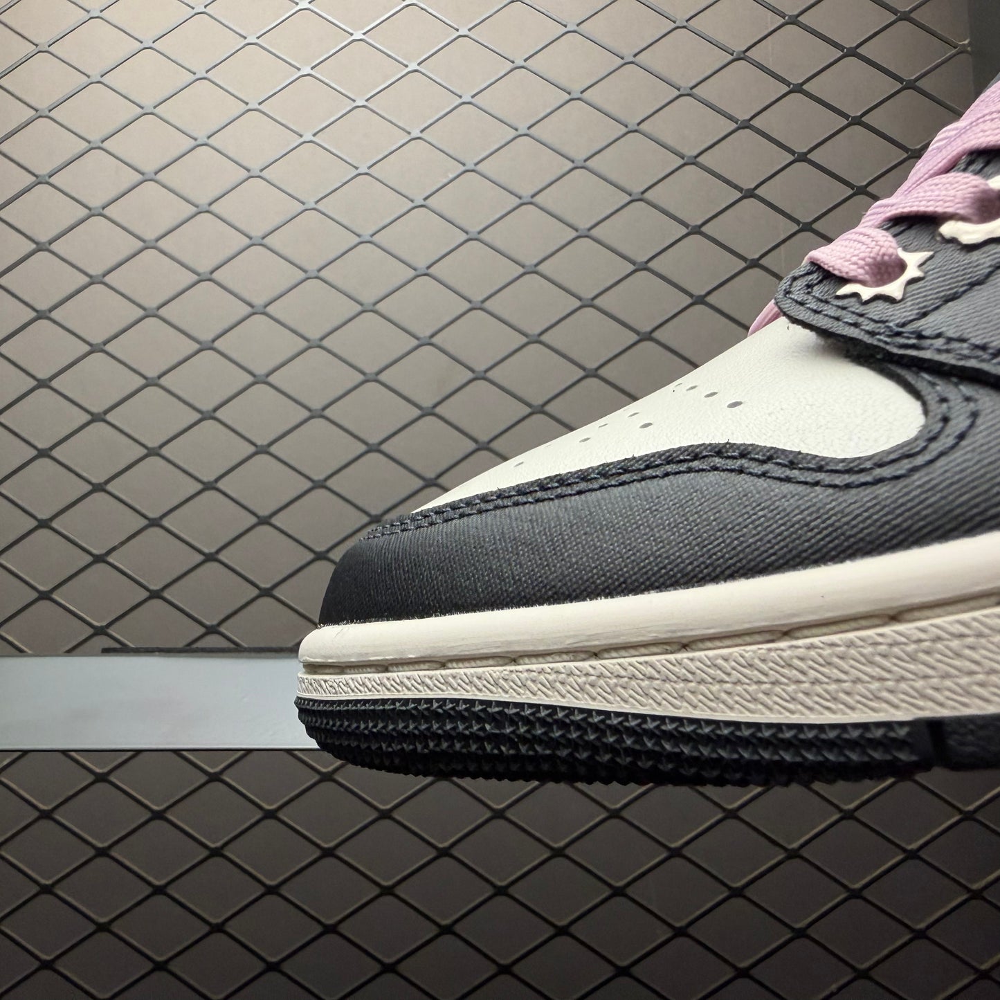 Nike Air Jordan 1 Low SE "Anthracite/Iced Carmine"