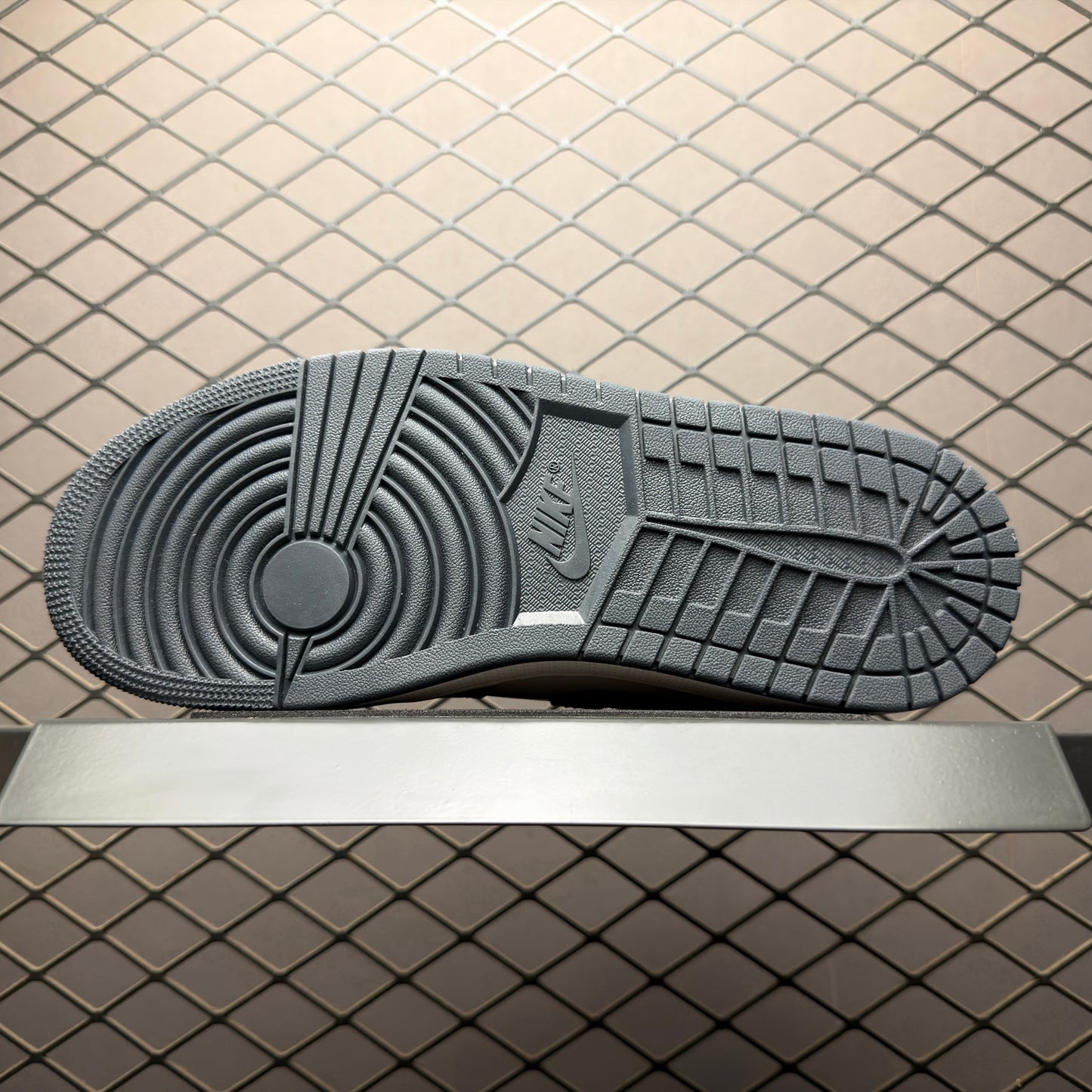 Nike Air Jordan 1 Low SE "Anthracite/Iced Carmine"