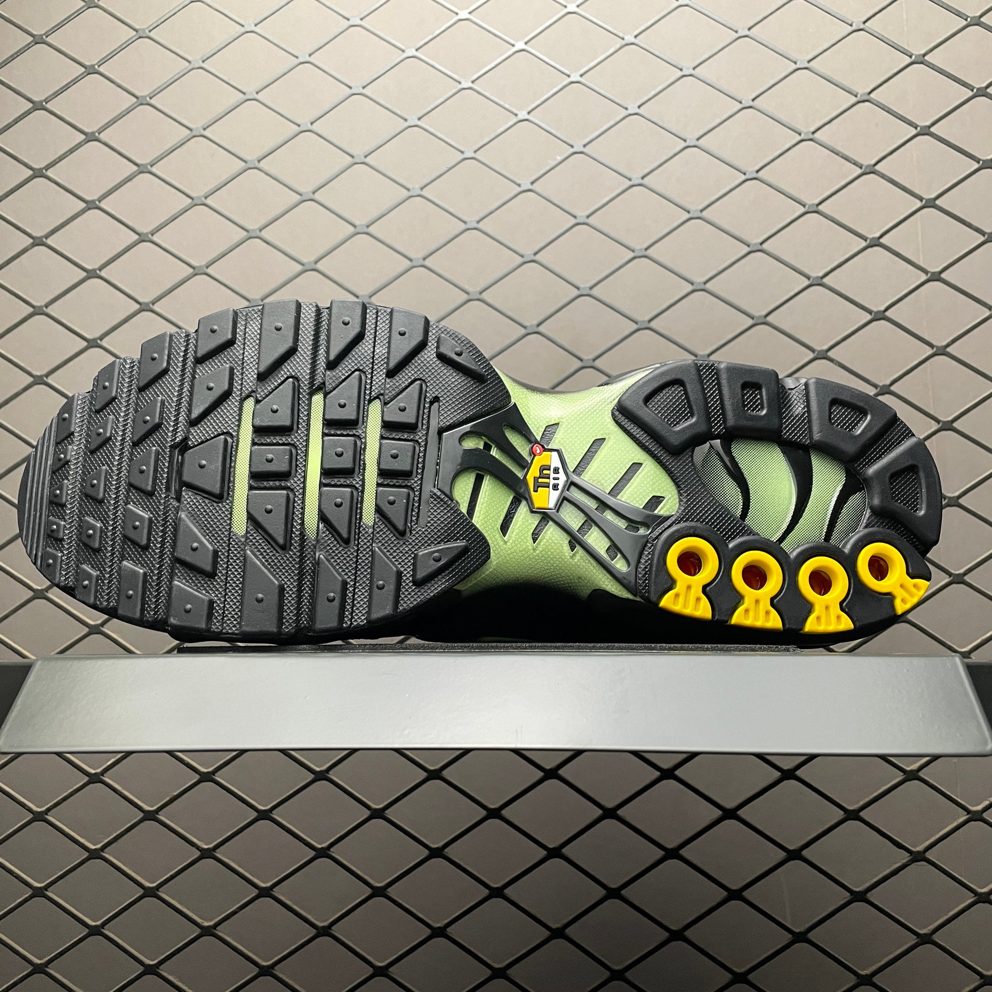 Nike Air Max Plus "Black/Volt"