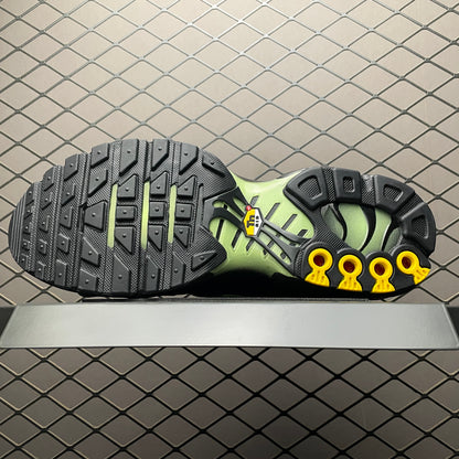 Nike Air Max Plus "Black/Volt"