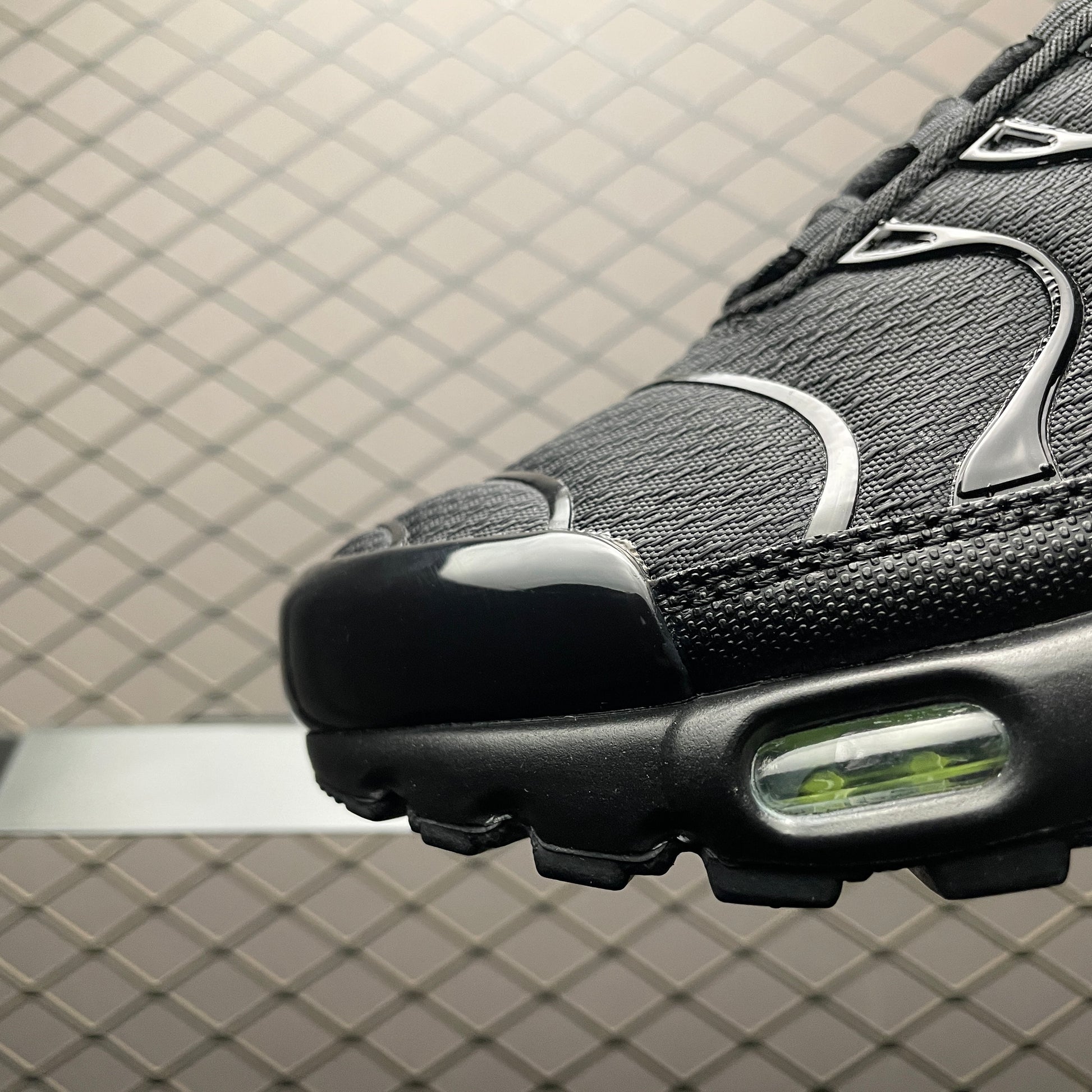 Nike Air Max Plus "Black/Volt"
