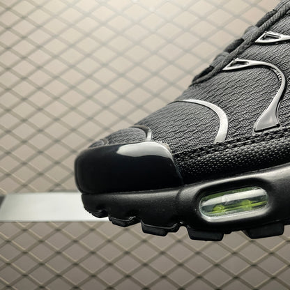 Nike Air Max Plus "Black/Volt"