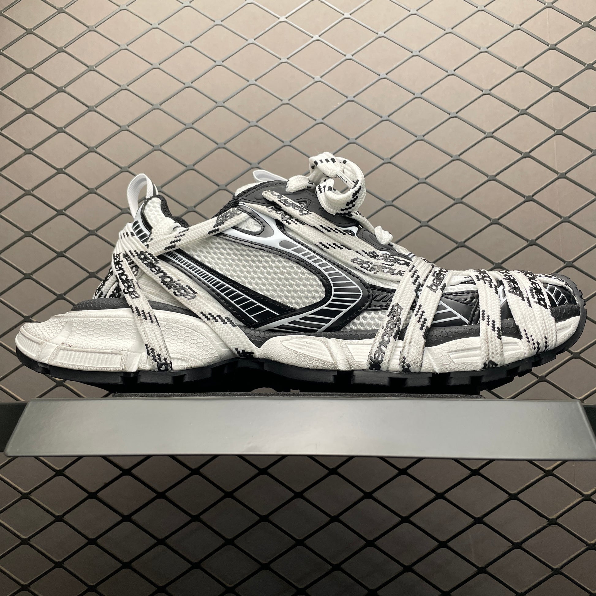 BALENCIAGA 3xl extreme laces logo sneaker