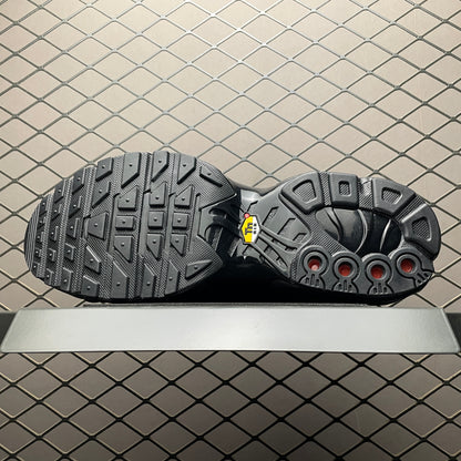 Nike Air Max Plus "Triple Black"