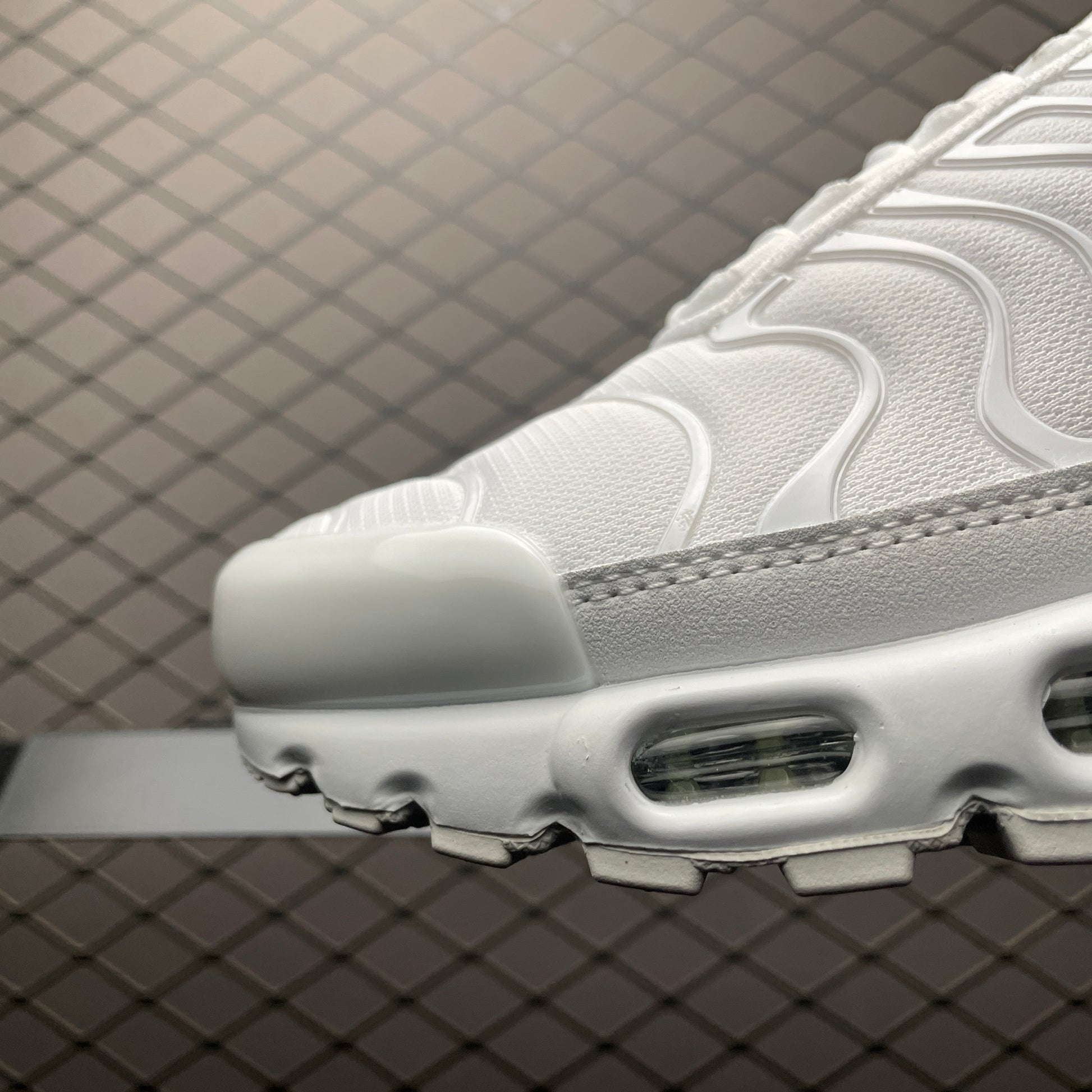 Supreme x Nike Air Max Plus TN "White/Speed Red"