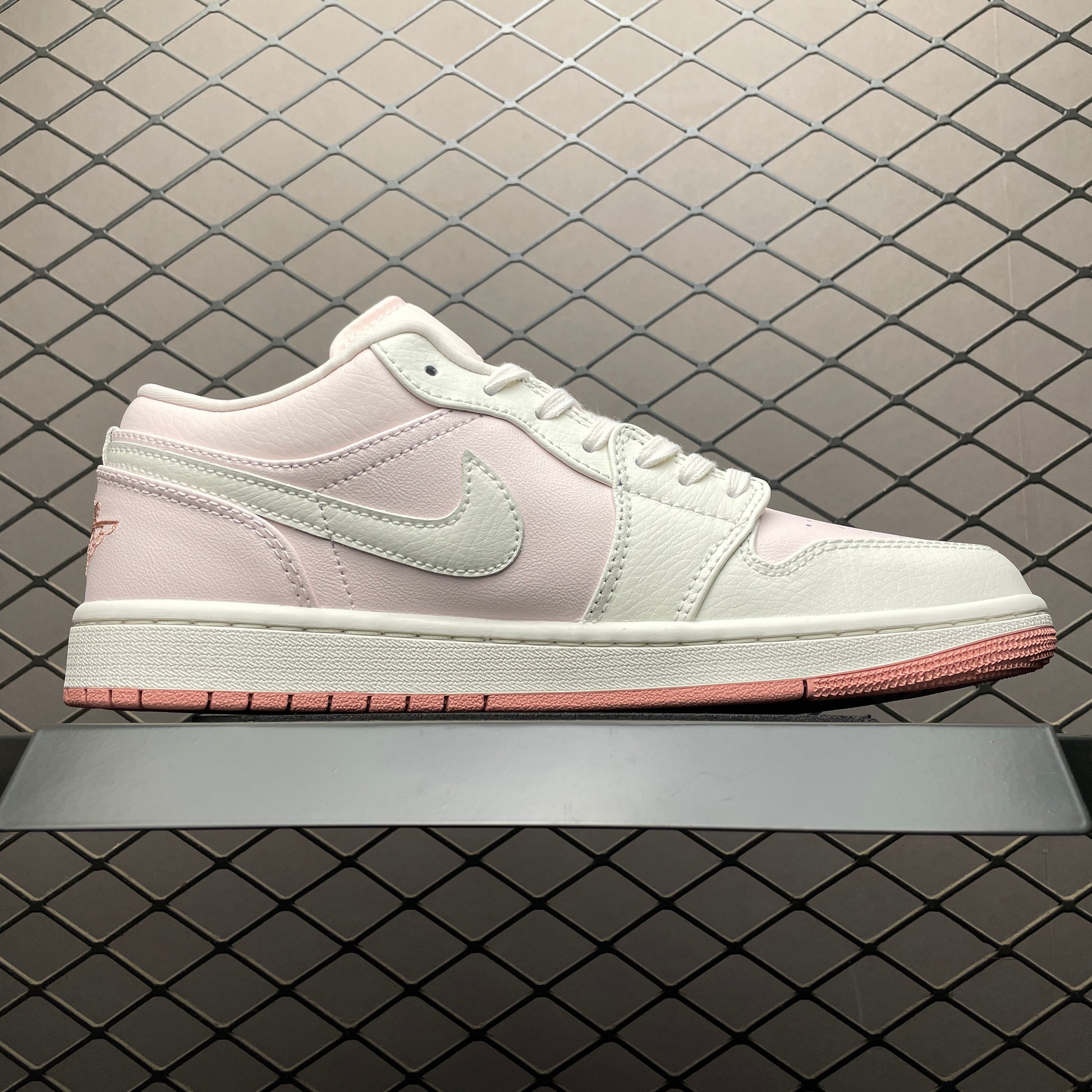 NIKE Jordan Air Jordan Low SE 'Sail Pink'