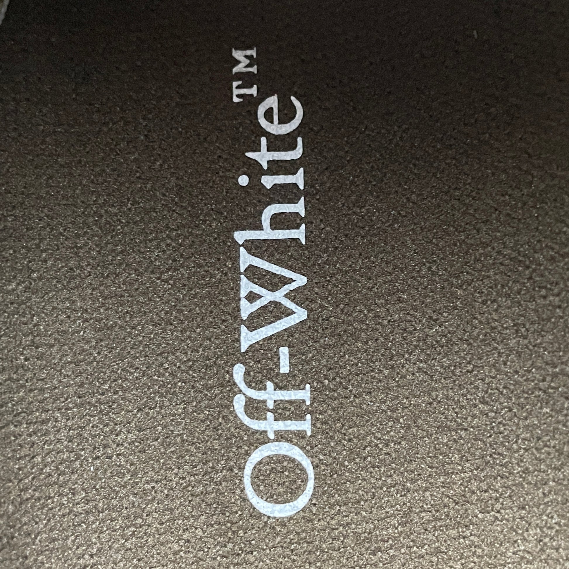 Off-White baskets Be Right Back à patch Arrow