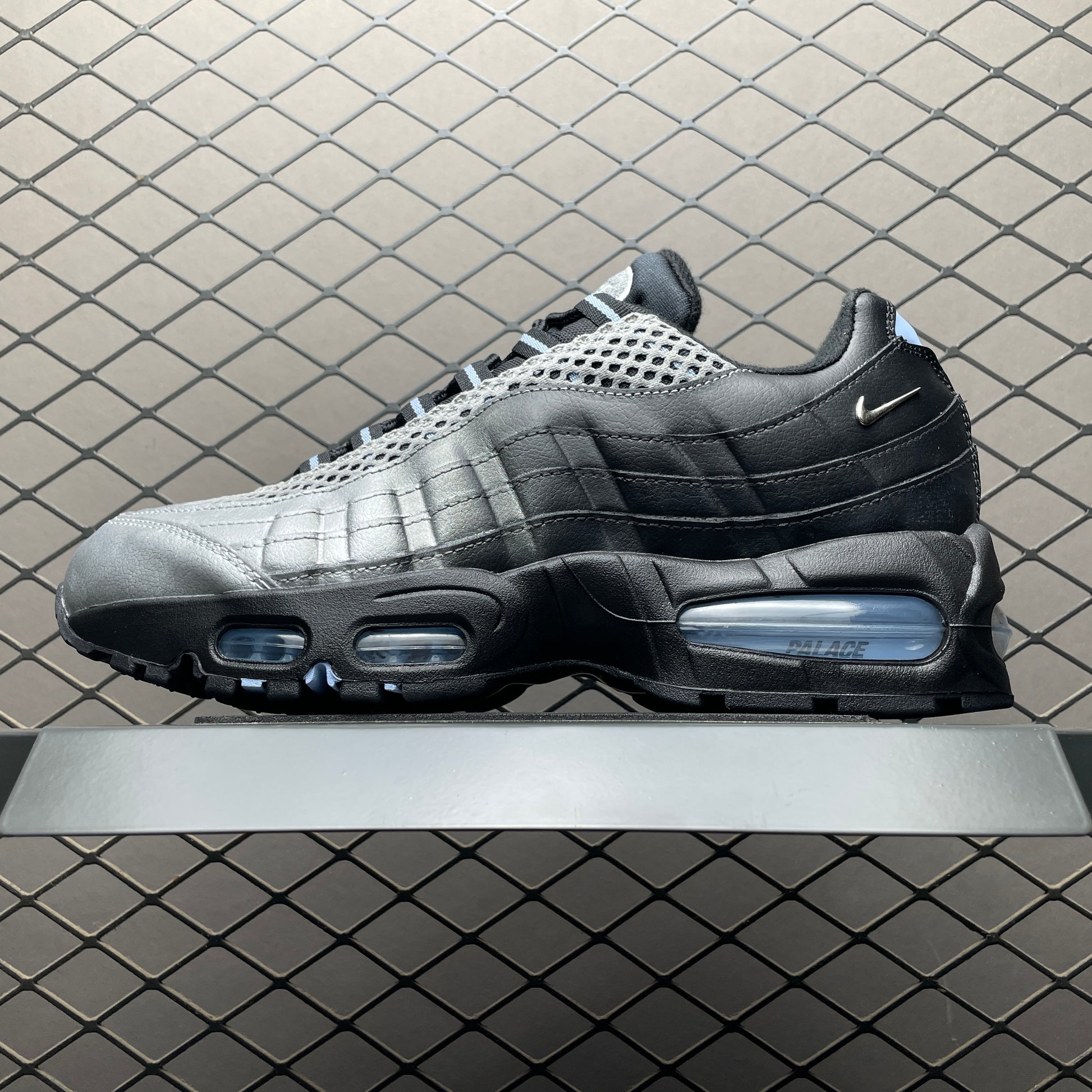 Palace Skateboards × Nike Air Max 95 Big Bubble "Metallic Silver/Aluminum"