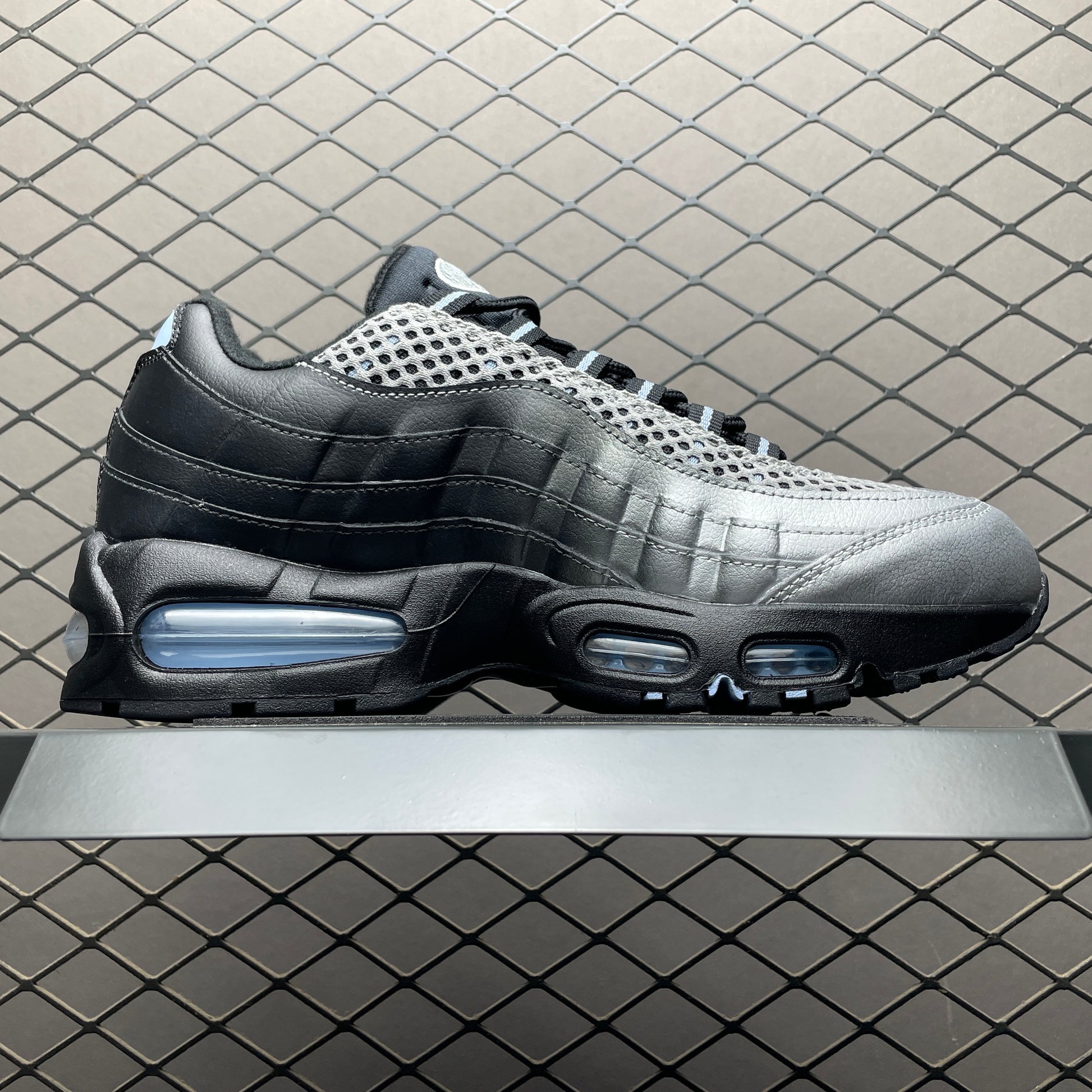 Palace Skateboards × Nike Air Max 95 Big Bubble "Metallic Silver/Aluminum"