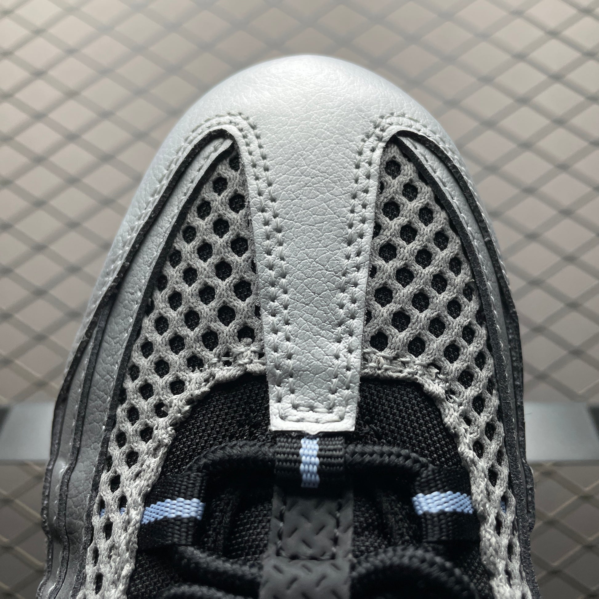 Palace Skateboards × Nike Air Max 95 Big Bubble "Metallic Silver/Aluminum"