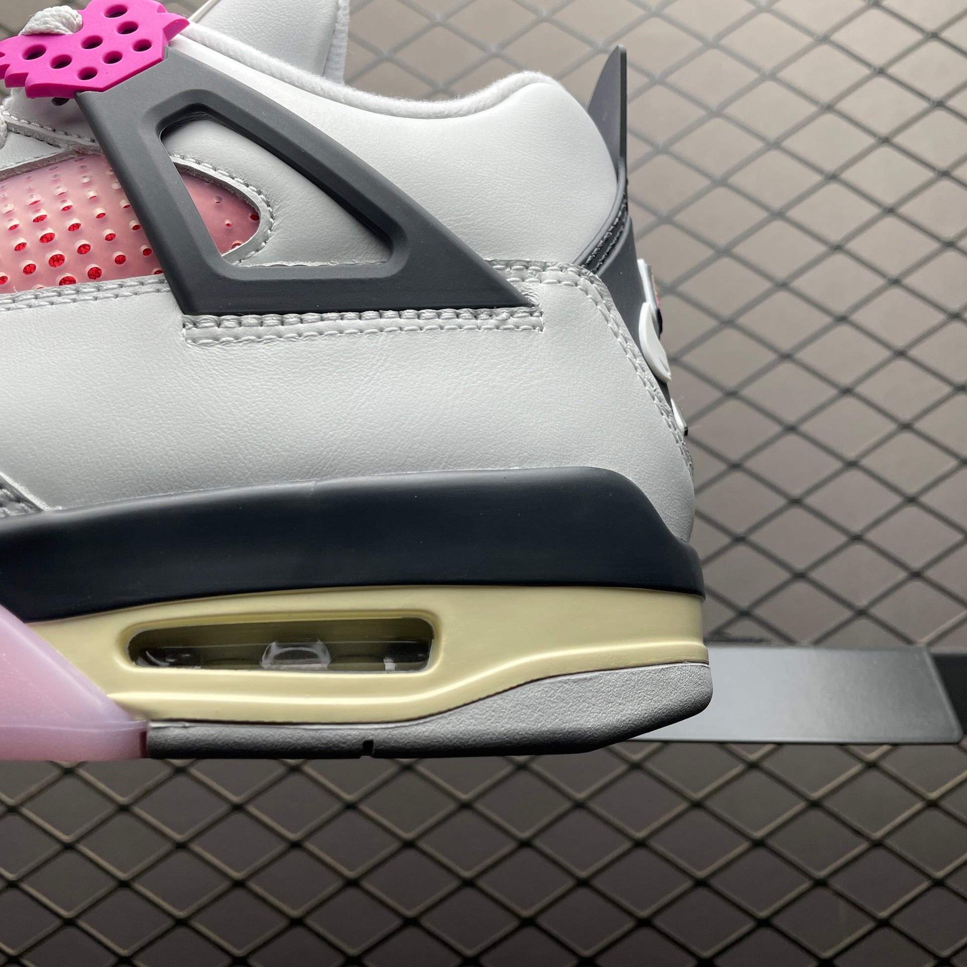 NIKE Air Jordan 4 Retro "Comic"
