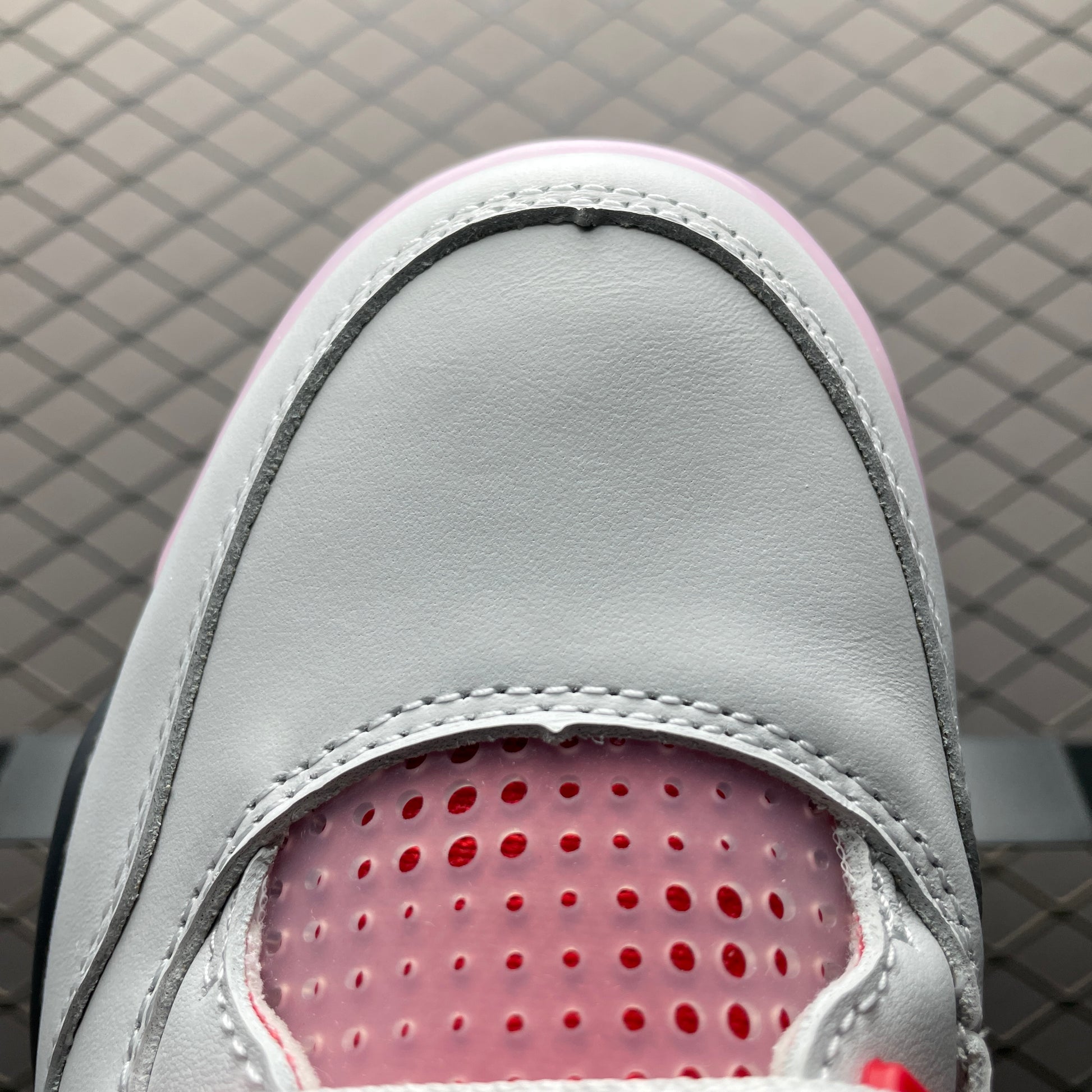 NIKE Air Jordan 4 Retro "Comic"