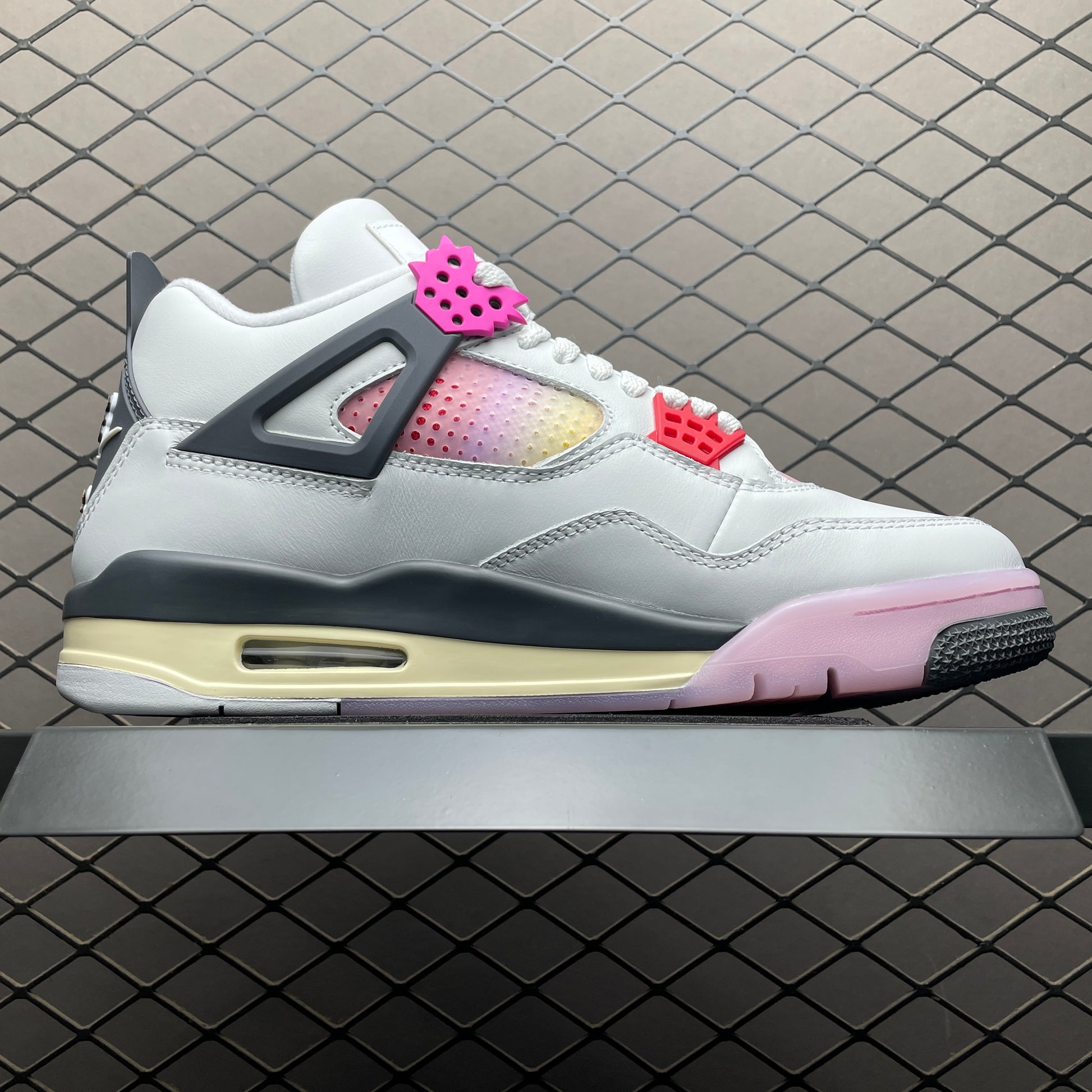 NIKE Air Jordan 4 Retro "Comic"