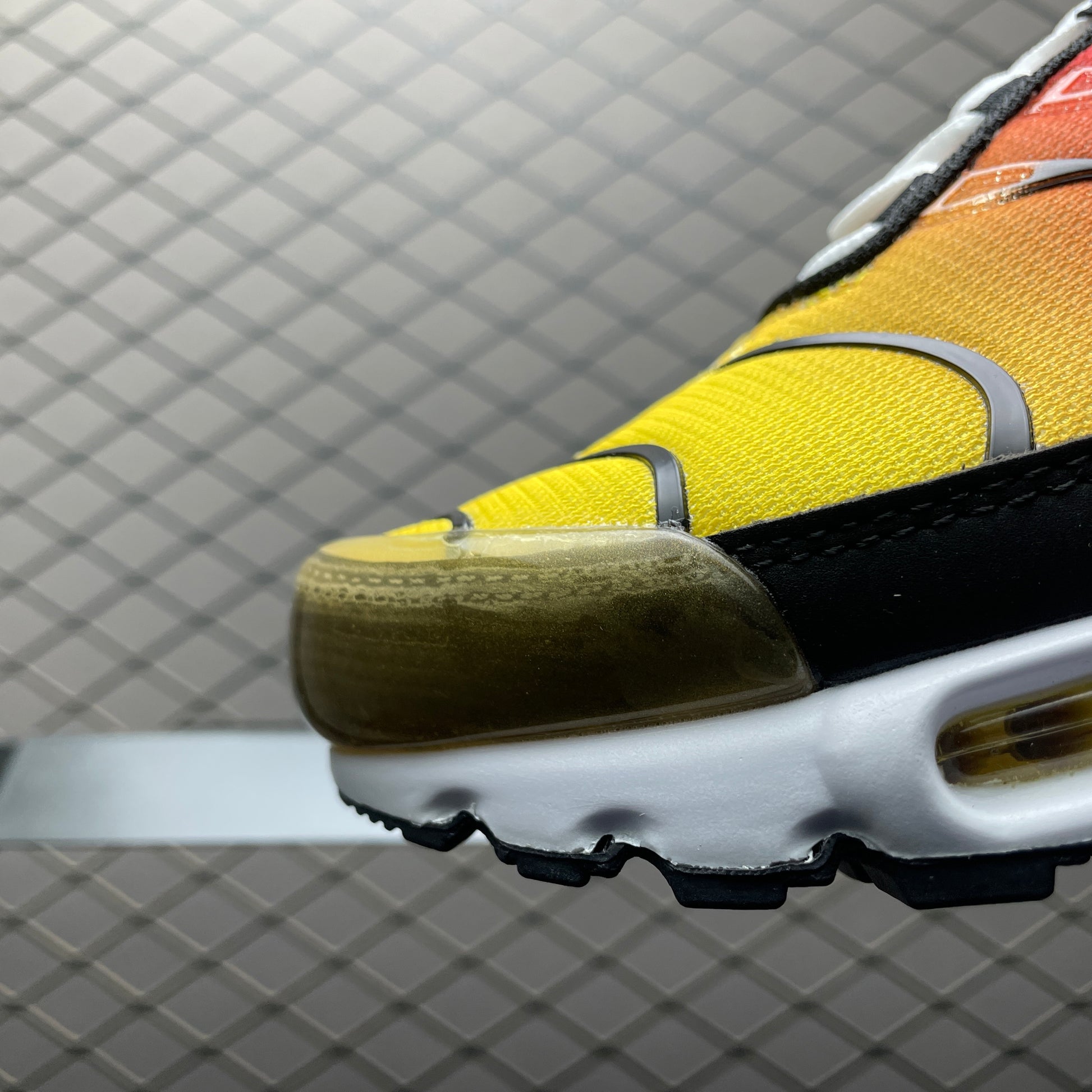 Nike Air Max Plus Yellow Pink Gradient