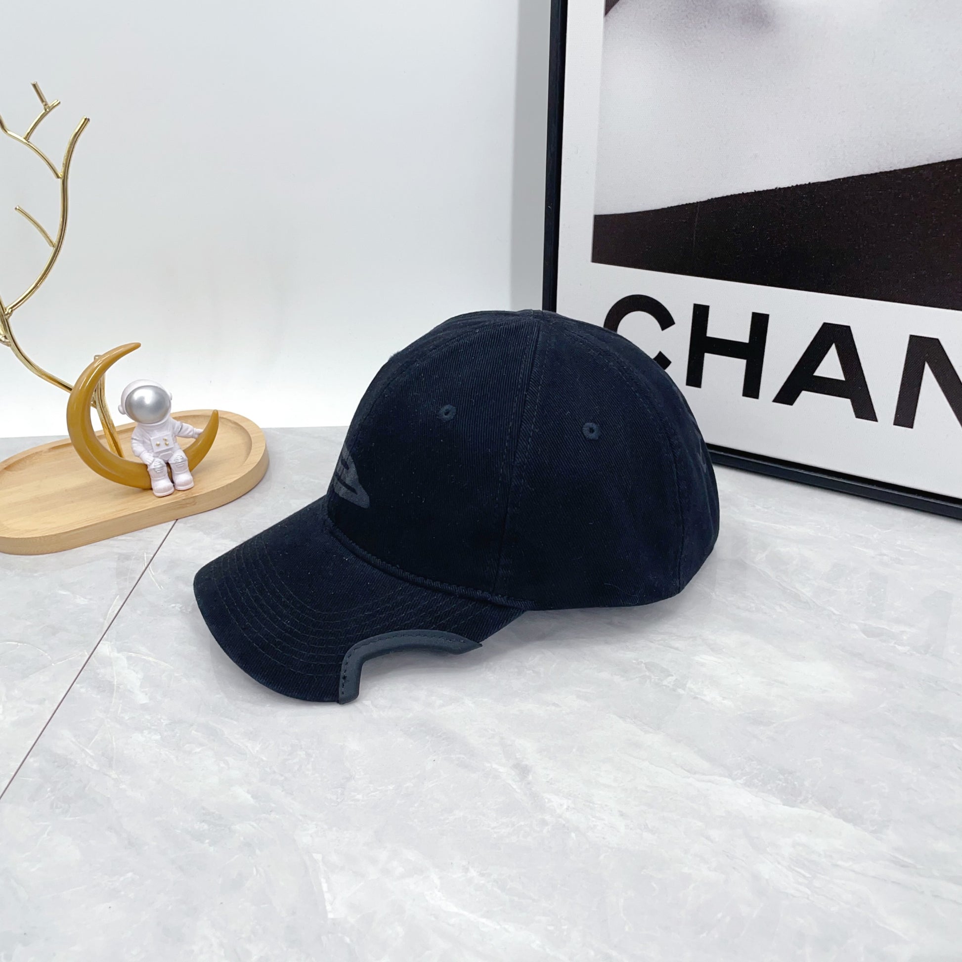 Balenciaga monogram baseball cap