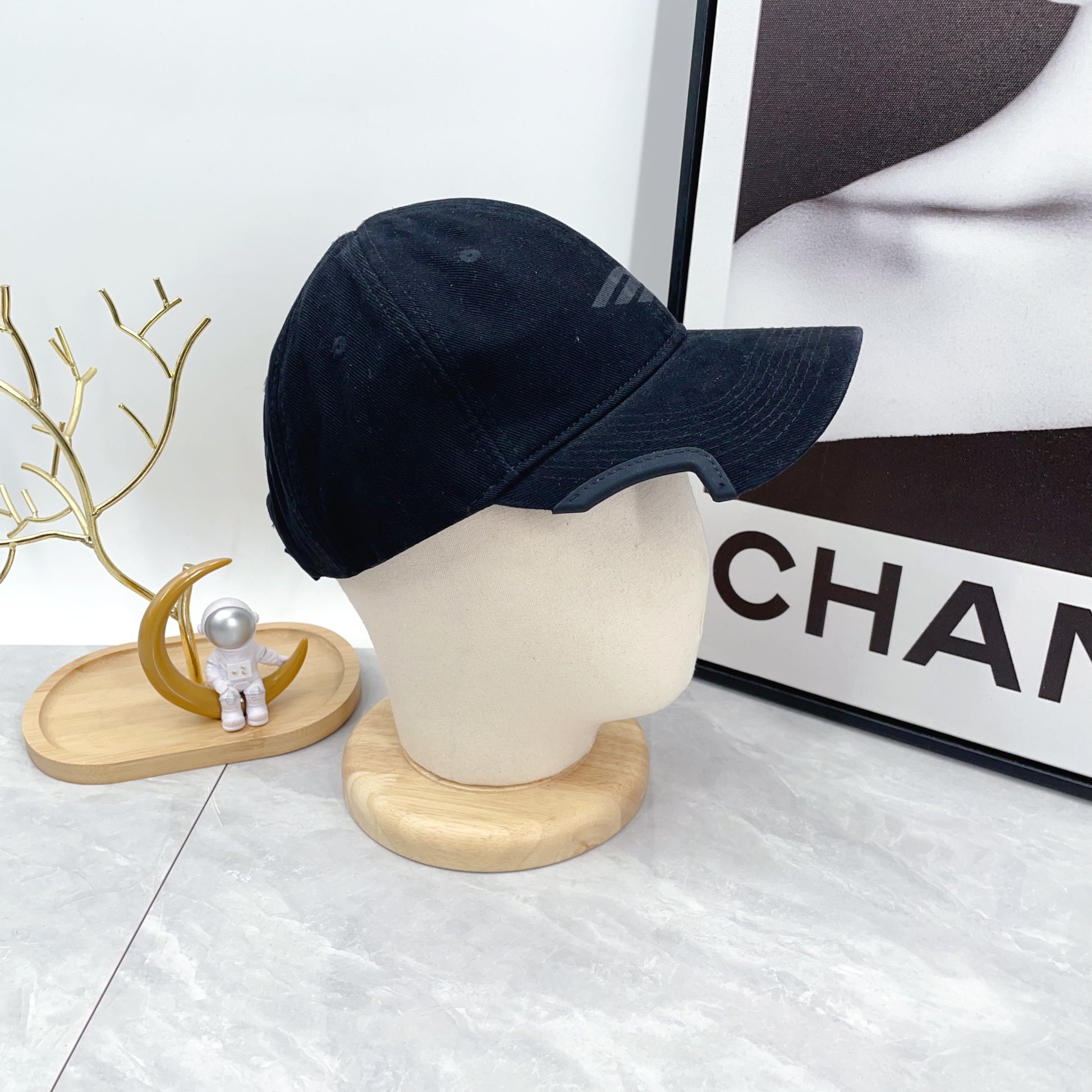 Balenciaga monogram baseball cap