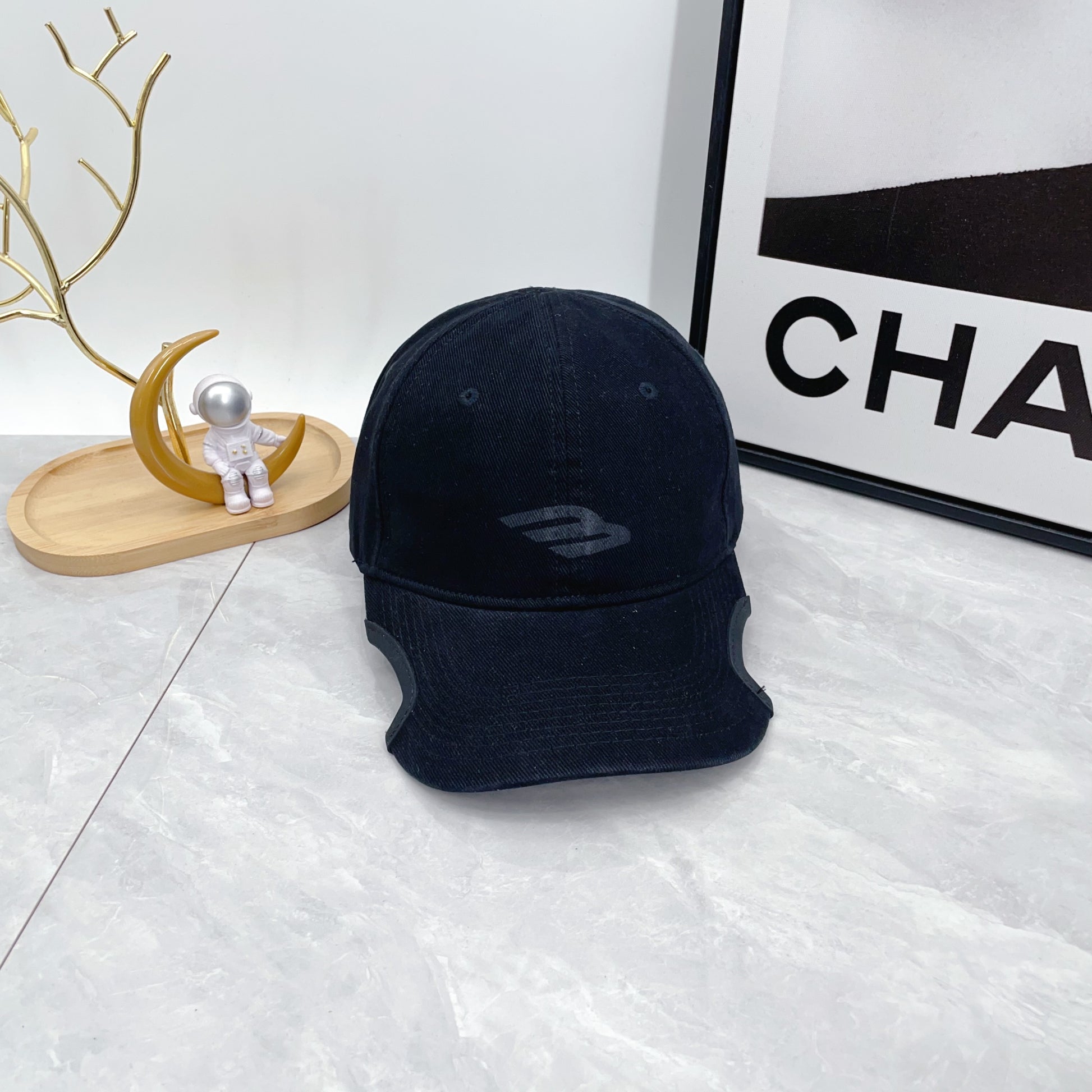 Balenciaga monogram baseball cap